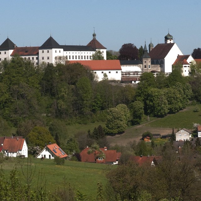 Blick auf das Schloss in Wolfegg schloss-in-wolfegg.jpg