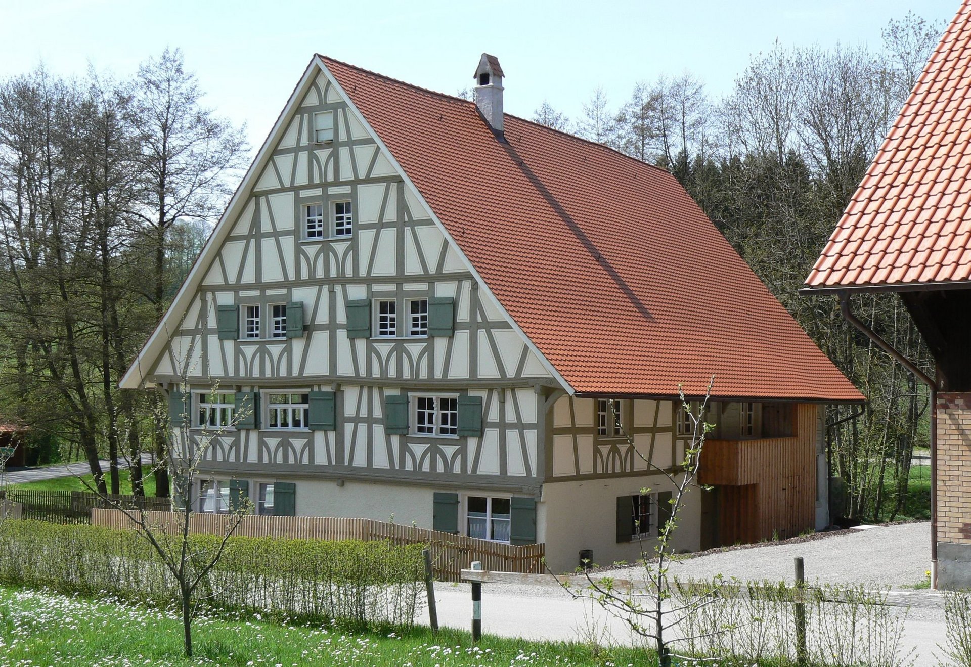 Blick von vorne auf die Reibeisenmuehle in Amtzell