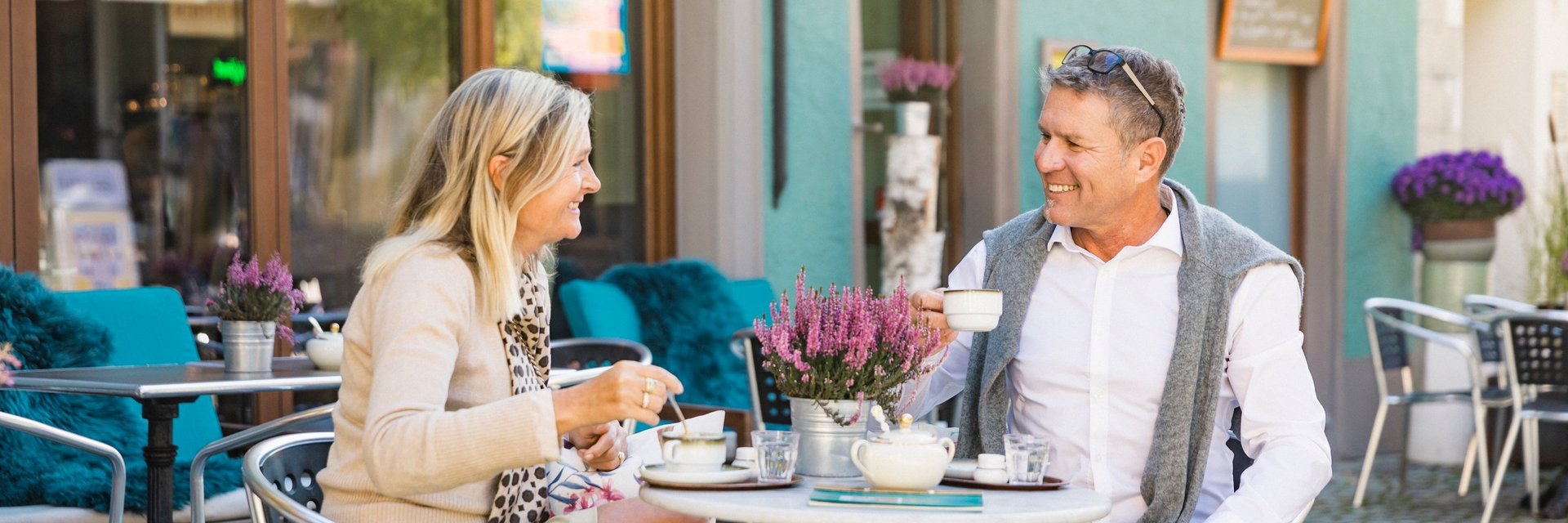 Leute im Kaffee  am Saumarkt in Wangen